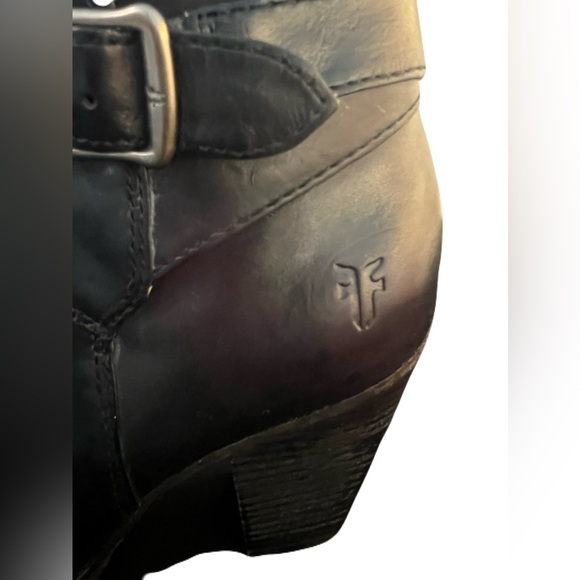 SOLD🖤 EUC FRYE “Patty” Black Leather Belted Ankle Booties | Women’s 6M - Picture 5 of 10